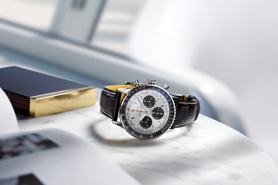 Still_Life_NAVITIMER_Chronograph_43_AB0138241G1P1_RVB.jpg