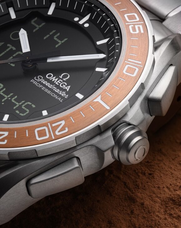 OMEGA_318_90_45_79_01_003_Close-up_Crown_lowres.jpg