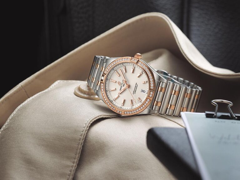 18_Chronomat32inbicolorwithdiamondhourmarkersanddiamond-setbezel_Ref_U77310591A1U1.jpg