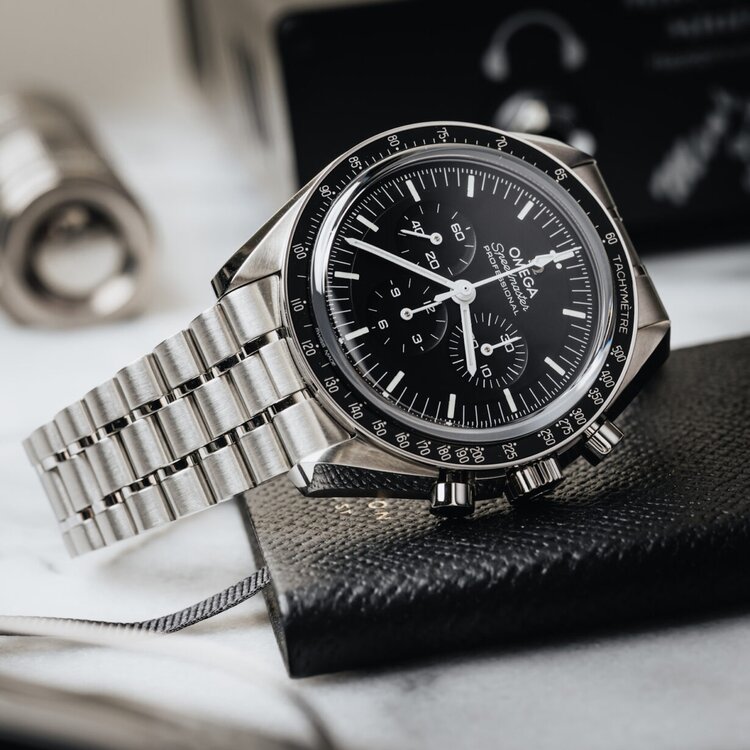 omega-speedmaster-moonwatch-professional-master-chronometer-abtw-5-1229x1536.jpg