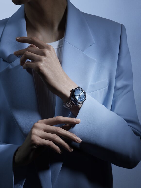 OMEGA_220_10_38_20_03_004_SEA_AT_wristshot-woman.jpg