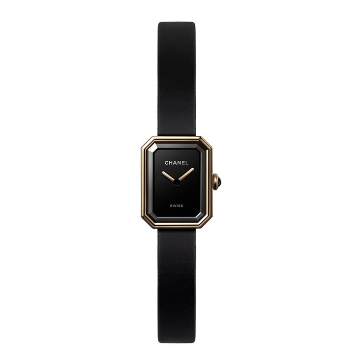 CHANEL horloge met een kast in geel goud, met een wijzerplaat in het zwart en een diameter van 19.7 x 15.2 mm