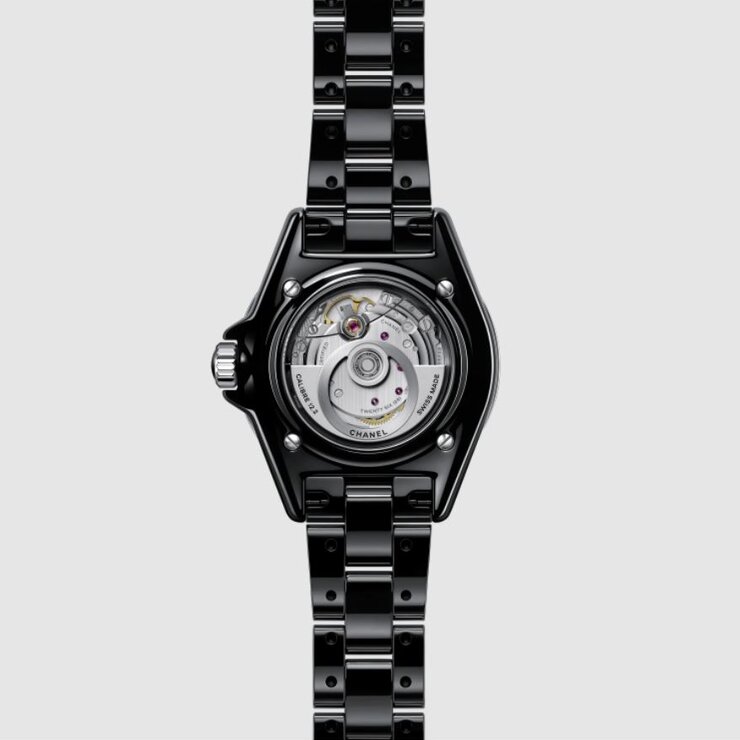 CHANEL horloge met een kast in keramiek, met een wijzerplaat in het zwart en een diameter van 33 mm
