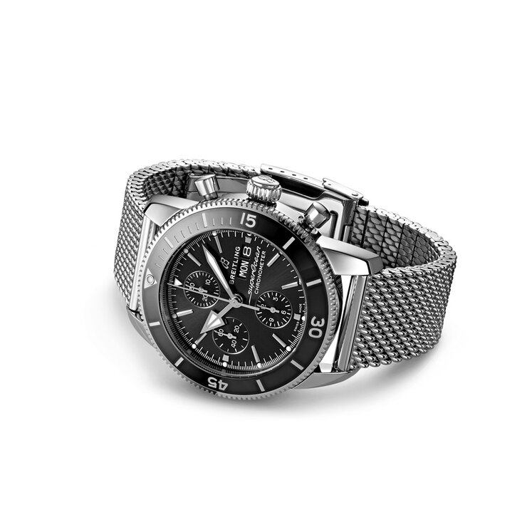 Breitling horloge met een kast in staal, met een wijzerplaat in het zwart en een diameter van 44 mm
