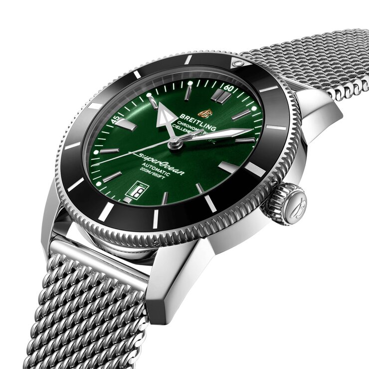 Breitling horloge met een kast in staal, met een wijzerplaat in het groen en een diameter van 46 mm