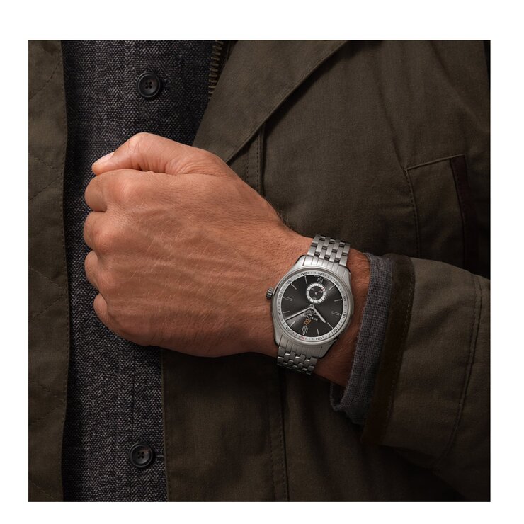 Breitling horloge met een kast in staal, met een wijzerplaat in het grijs en een diameter van 40 mm