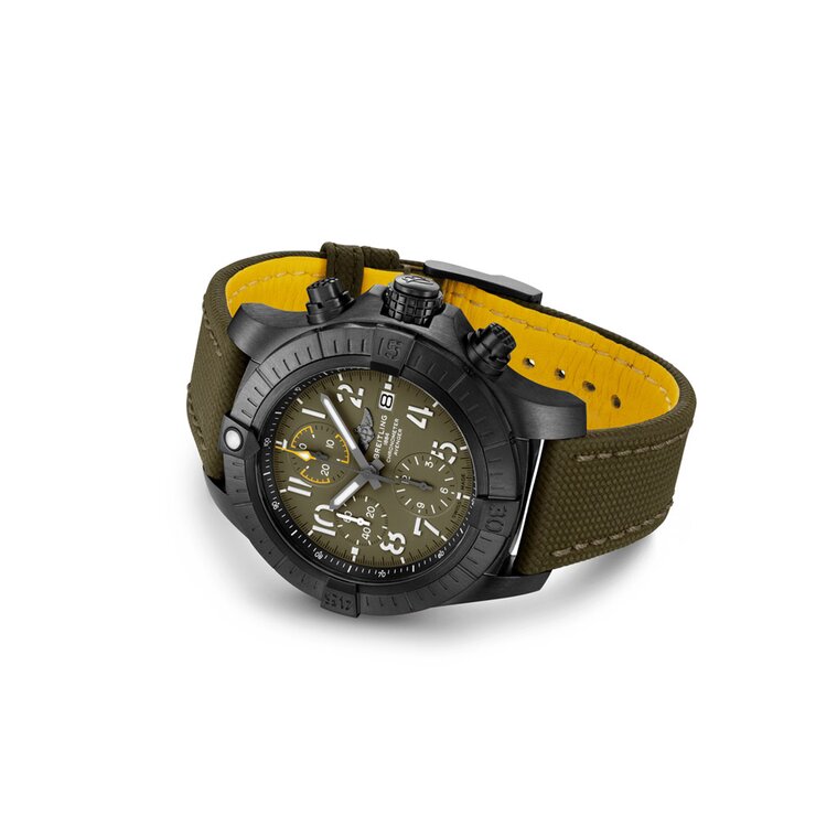 Breitling horloge met een kast in titanium, met een wijzerplaat in het groen en een diameter van 45 mm