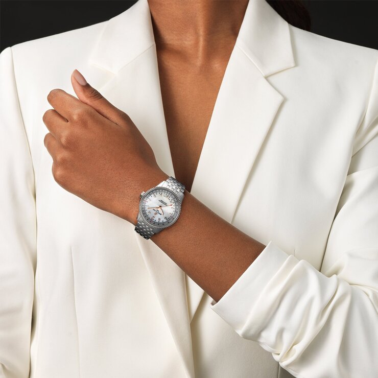 Breitling horloge met een kast in staal, met een wijzerplaat in het parelmoer met  briljant en een diameter van 35 mm