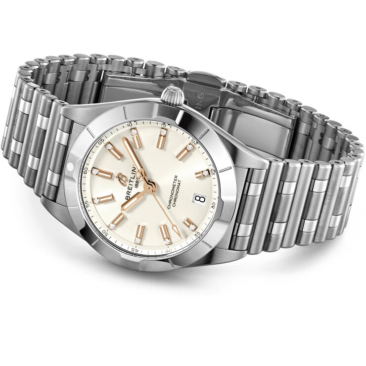 Breitling horloge met een kast in staal, met een wijzerplaat in het zilver met briljant en een diameter van 32 mm