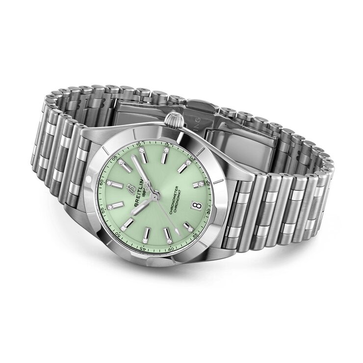 Breitling horloge met een kast in staal, met een wijzerplaat in het groen met briljant en een diameter van 32 mm