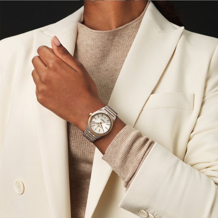 Breitling horloge met een kast in rosé goud op staal, met een wijzerplaat in het zilver met briljant en een diameter van 36 mm