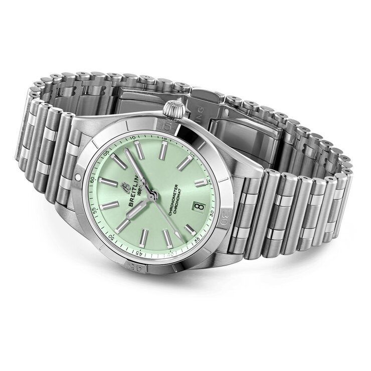 Breitling horloge met een kast in staal, met een wijzerplaat in het groen en een diameter van 36 mm