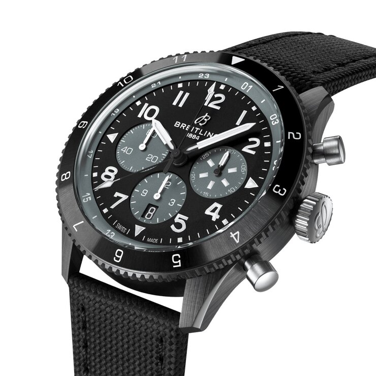 Breitling horloge met een kast in keramiek, met een wijzerplaat in het zwart en een diameter van 46 mm