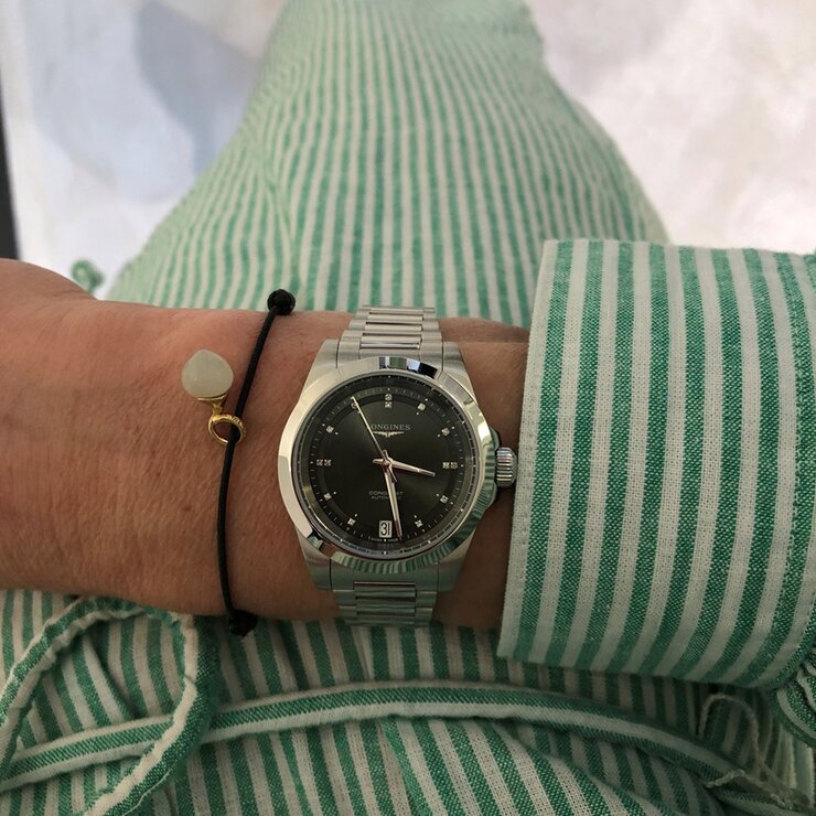 Longines horloge met een kast in staal, met een wijzerplaat in het groen met briljant en een diameter van 34 mm