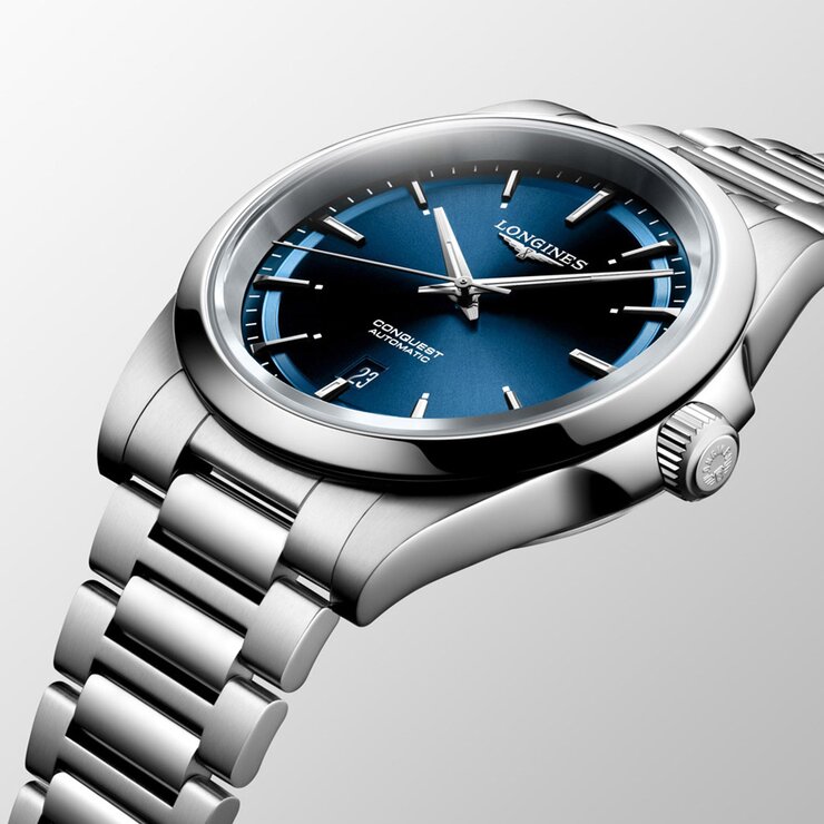 Longines horloge met een kast in staal, met een wijzerplaat in het blauw en een diameter van 41 mm