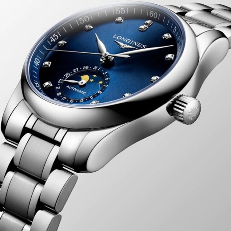 Longines horloge met een kast in staal, met een wijzerplaat in het blauw met briljant en een diameter van 34 mm