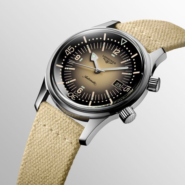 Longines horloge met een kast in staal, met een wijzerplaat in het beige en een diameter van 36 mm