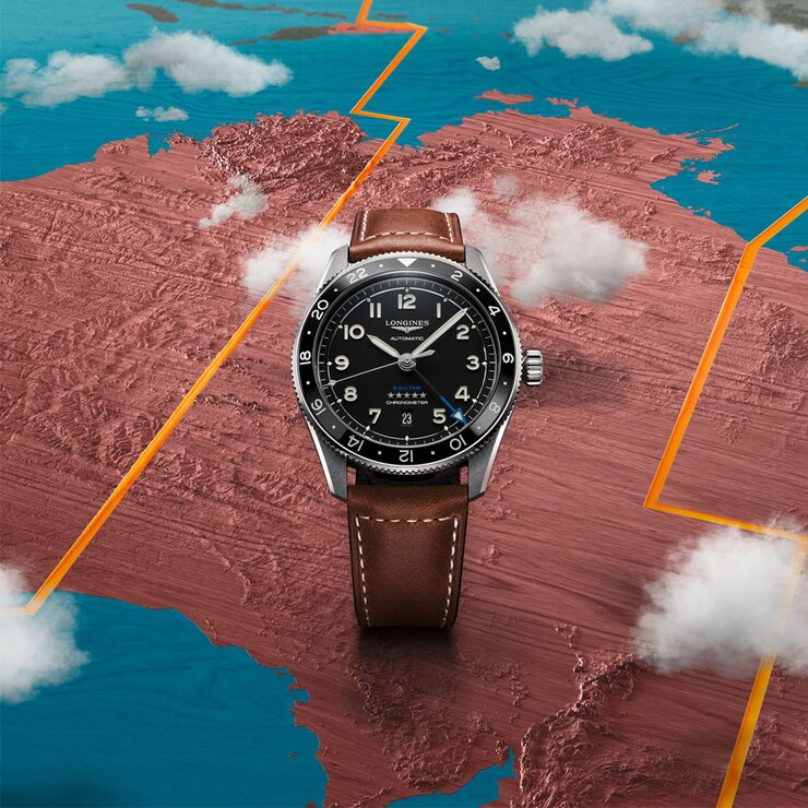 Longines horloge met een kast in staal, met een wijzerplaat in het zwart en een diameter van 42 mm