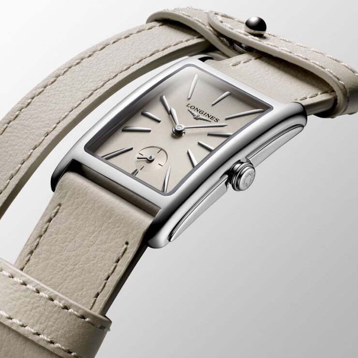 Longines horloge met een kast in staal, met een wijzerplaat in het beige en een diameter van 23.3 x 37 mm
