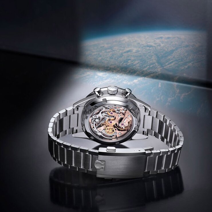 Omega horloge met een kast in staal, met een wijzerplaat in het zwart en een diameter van 39.7 mm