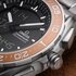 Omega horloge met een kast in titanium, met een wijzerplaat in het zwart en een diameter van 45 mm - thumb
