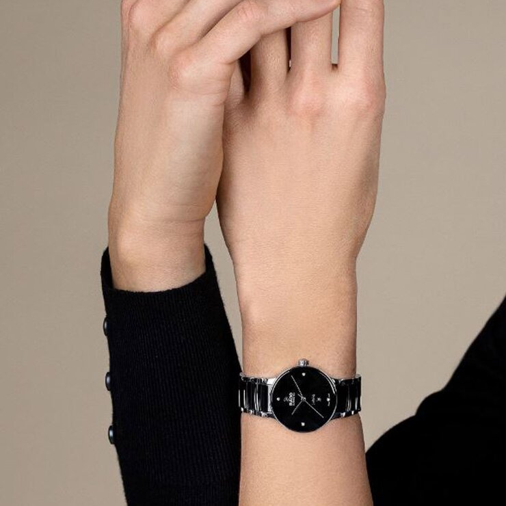 Rado horloge met een kast in staal, met een wijzerplaat in het zwart met briljant en een diameter van 30.5 mm