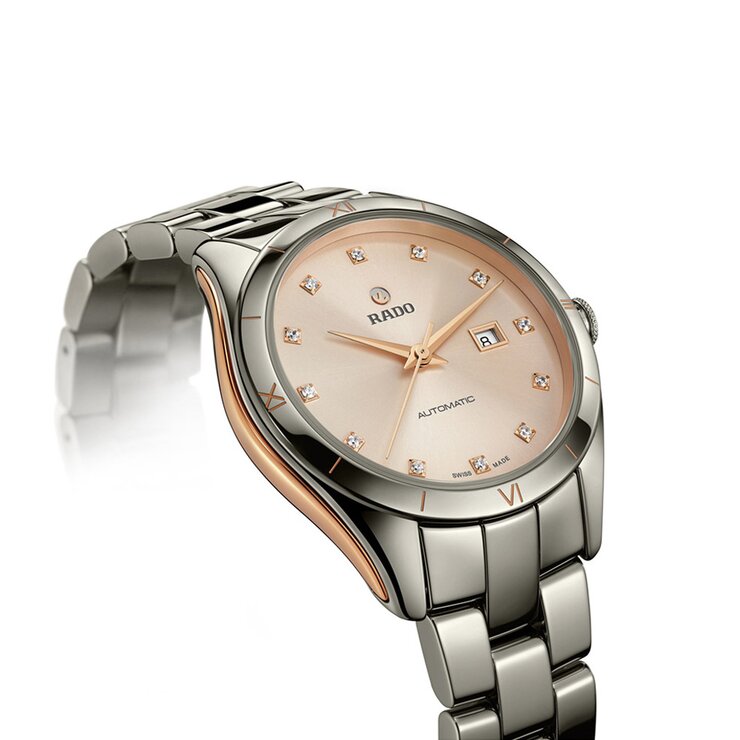 Rado horloge met een kast in keramiek, met een wijzerplaat in het rosé met briljant en een diameter van 36 mm
