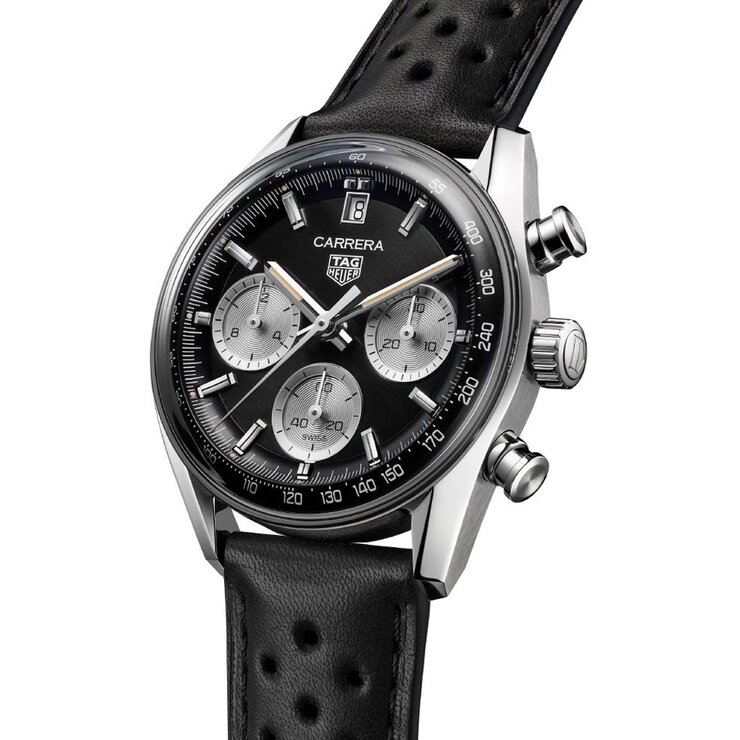 TAG Heuer horloge met een kast in staal, met een wijzerplaat in het zwart en een diameter van 39 mm