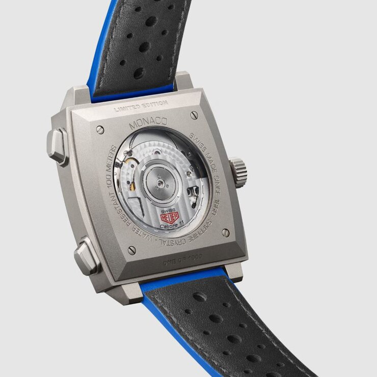 TAG Heuer horloge met een kast in titanium, met een wijzerplaat in het zilver en een diameter van 39 mm