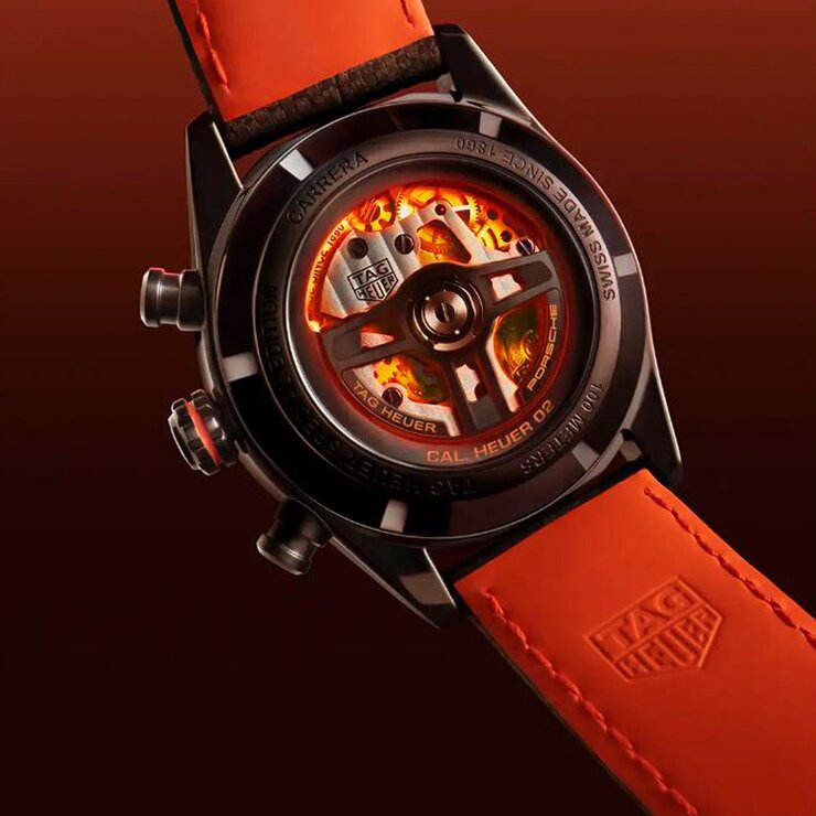 TAG Heuer horloge met een kast in staal, met een wijzerplaat in het zwart en een diameter van 44 mm