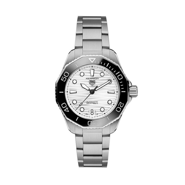 TAG Heuer horloge met een kast in staal, met een wijzerplaat in het zilver en een diameter van 36 mm