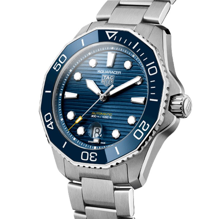 TAG Heuer horloge met een kast in staal, met een wijzerplaat in het blauw en een diameter van 43 mm