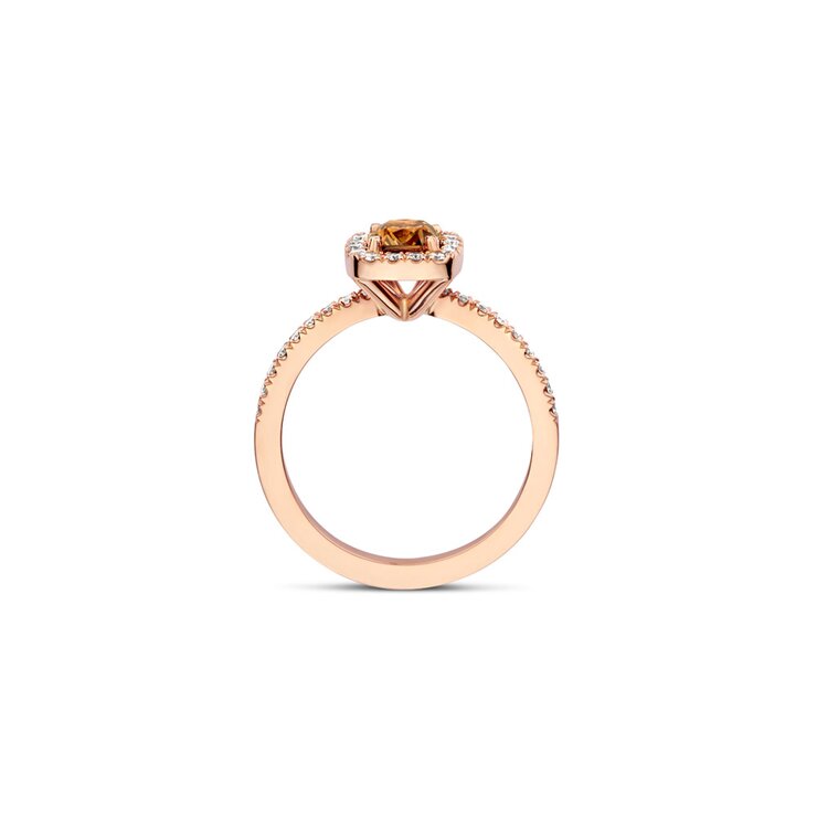 The Exclusive Collection verlovingsring in rosé goud 18kt met bruine cushion diamant als hoofdsteen omringd door briljanten van 0,34 karaat
