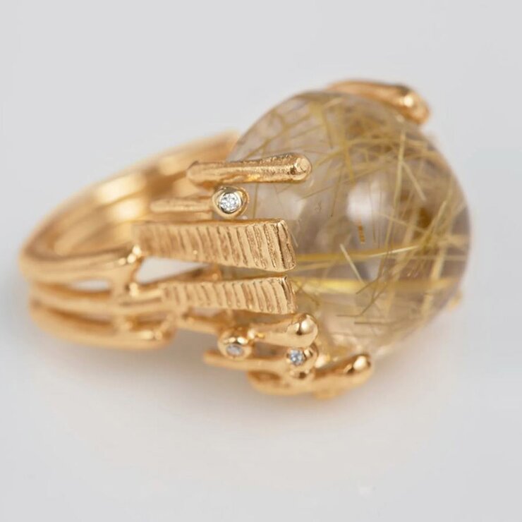 Ole Lynggaard ring in geel goud 18kt met quartz rutile omringd door briljanten van 0,06 karaat