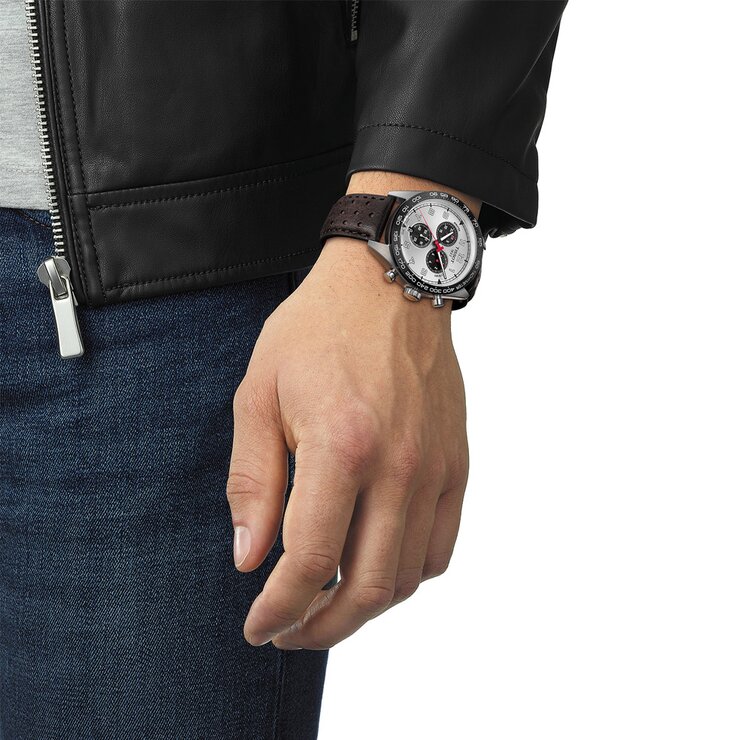 Tissot horloge met een kast in staal, met een wijzerplaat in het zilver en een diameter van 45 mm