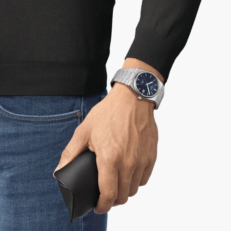 Tissot horloge met een kast in staal, met een wijzerplaat in het blauw en een diameter van 40 mm