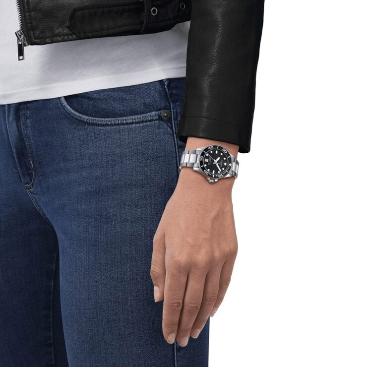 Tissot horloge met een kast in staal, met een wijzerplaat in het zwart en een diameter van 36 mm