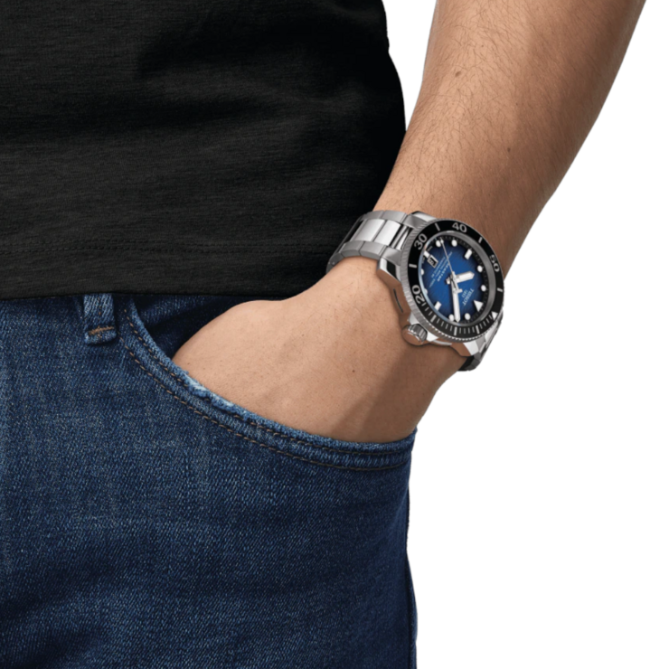 Tissot horloge met een kast in staal, met een wijzerplaat in het blauw en een diameter van 46 mm