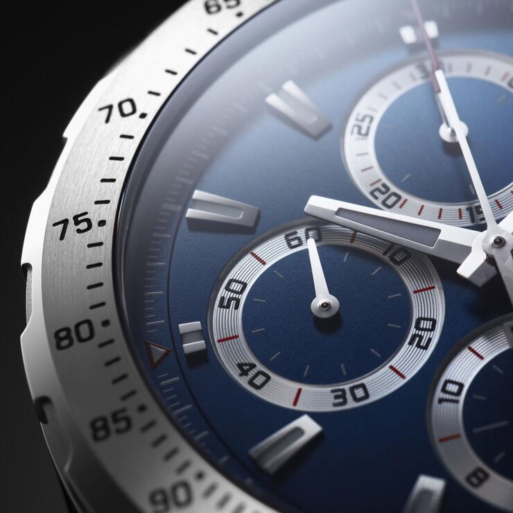 TAG Heuer horloge met een kast in staal, met een wijzerplaat in het blauw en een diameter van 44 mm
