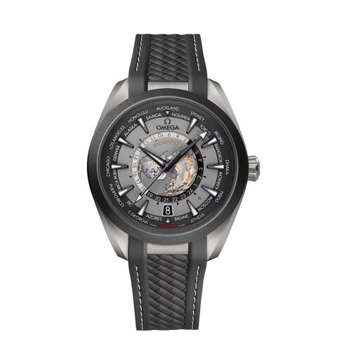 Omega horloge met een kast in titanium, met een wijzerplaat in het grijs en een diameter van 43 mm