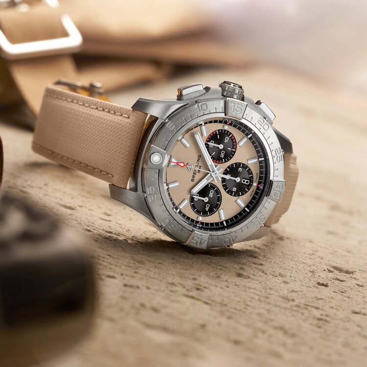 AVENGERB01CHRONOGRAPH44_AB0147101A1A1_Beige_STILLLIFE_RGB.jpg