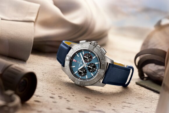 BR-AvengerB01-Chronograph-44-blue-StillLife_RVB.jpg