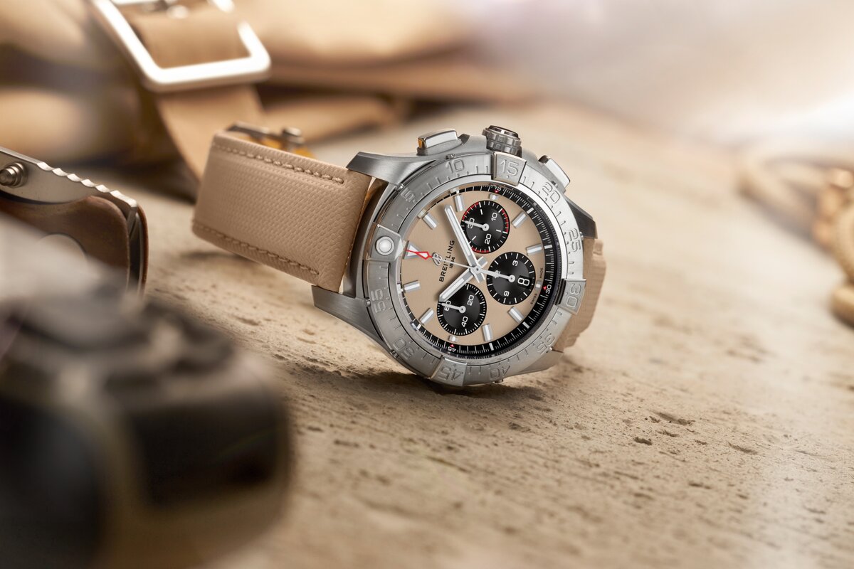 AVENGERB01CHRONOGRAPH44_AB0147101A1A1_Beige_STILLLIFE_RGB.jpg