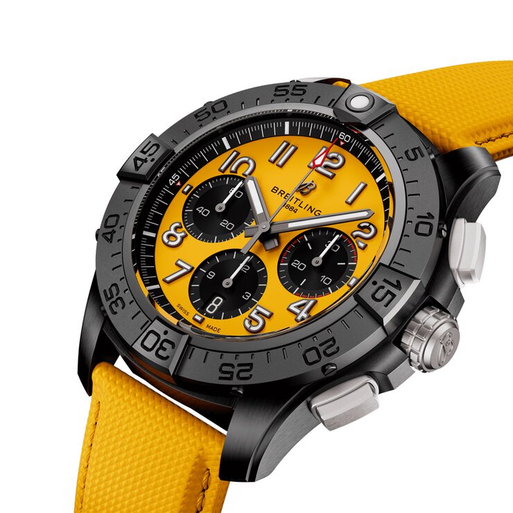 Breitling horloge met een kast in keramiek, met een wijzerplaat in het geel en een diameter van 44 mm
