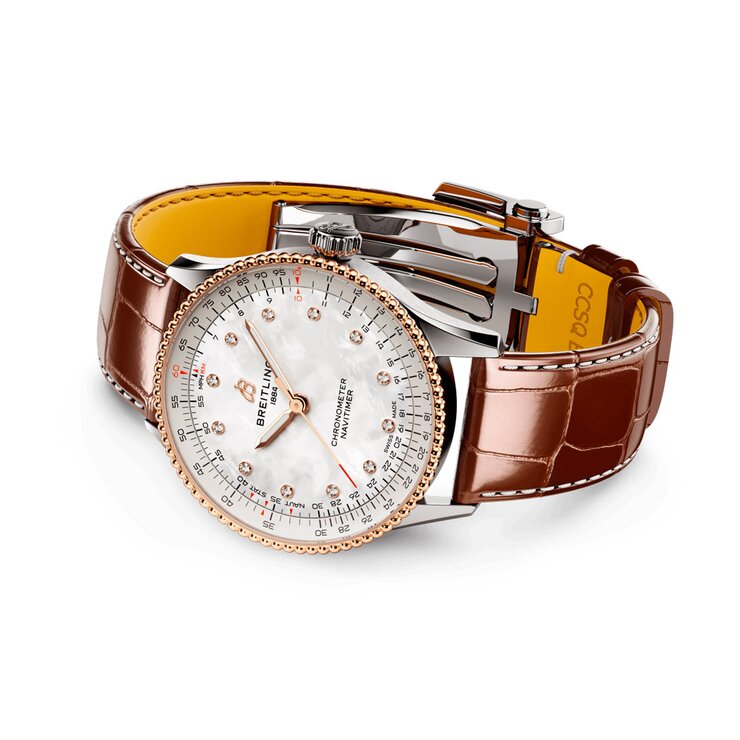 Breitling horloge met een kast in staal, met een wijzerplaat in het parelmoer met  briljant en een diameter van 36 mm