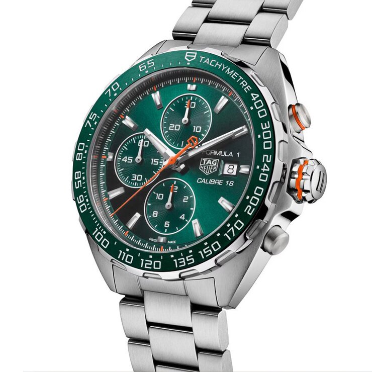 TAG Heuer horloge met een kast in staal, met een wijzerplaat in het groen en een diameter van 44 mm