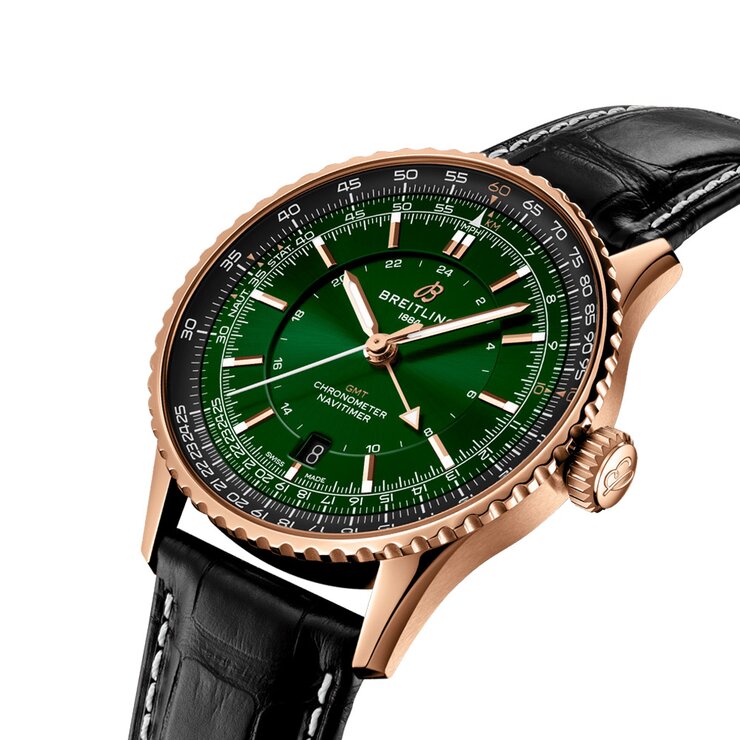 Breitling horloge met een kast in rosé goud, met een wijzerplaat in het groen en een diameter van 41 mm