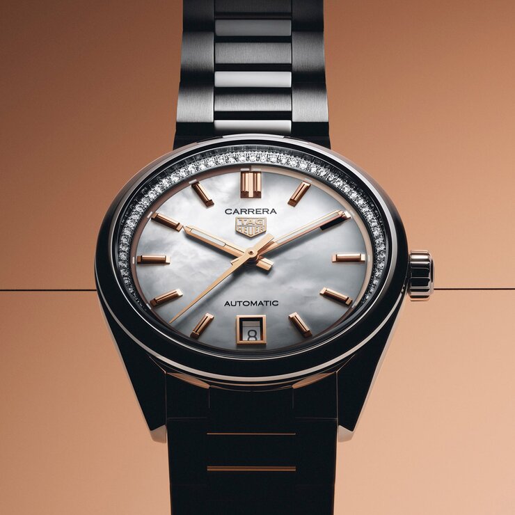 TAG Heuer horloge met een kast in staal, met een wijzerplaat in het parelmoer met  briljant en een diameter van 36 mm