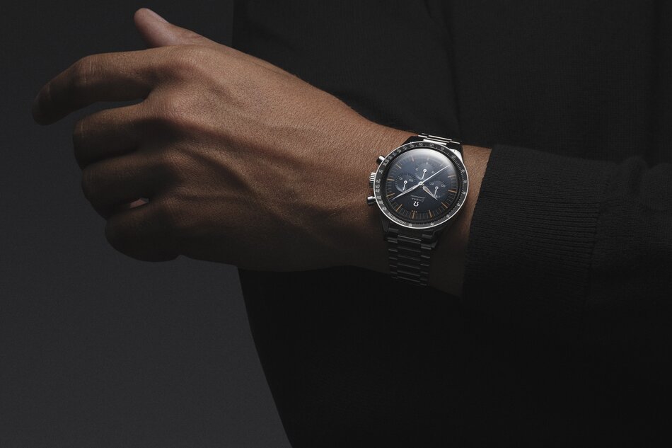 OMEGA_310_30_40_50_06_001_FOIS_Wrist.jpg