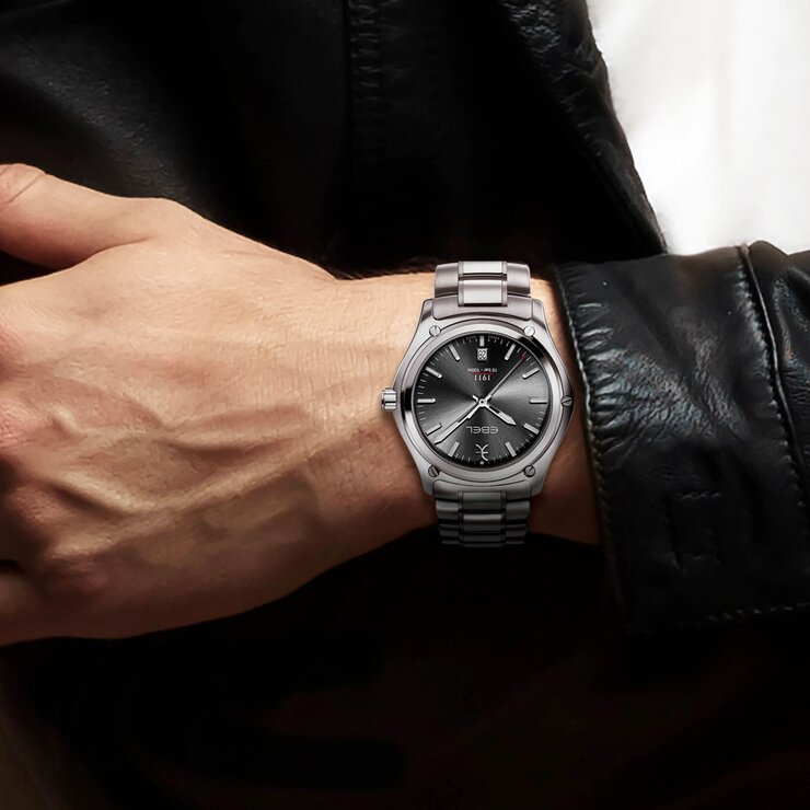 montre Ebel avec un boîtier en acier, un cadran gris et un diamètre de 42